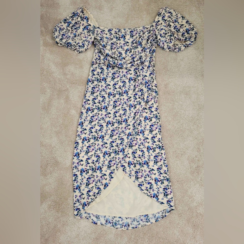 ASTR the label cream colored high low puff sleeve dress w/ floral pattern (read)